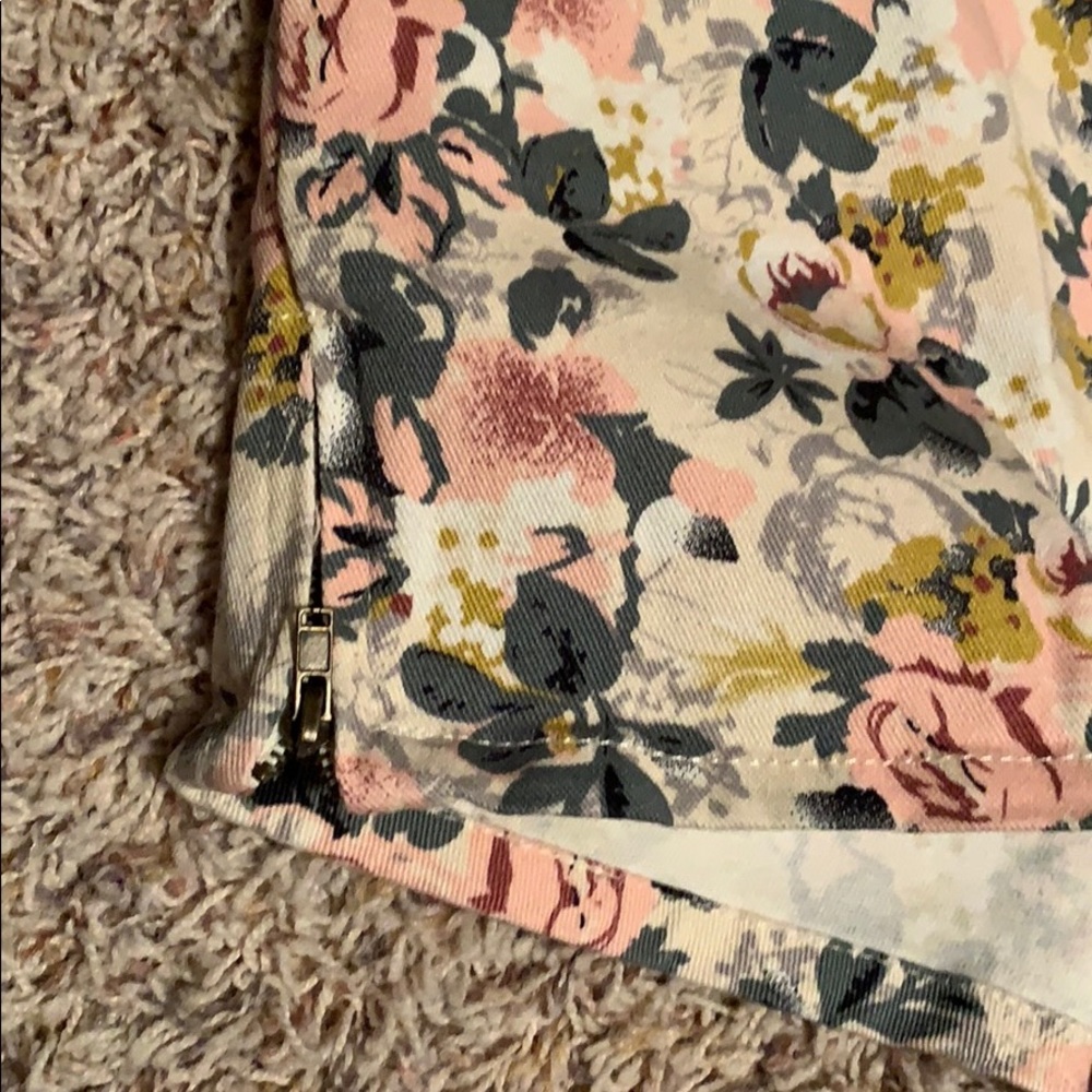 NWT Forever 21 denim floral shorts SZ-28 - Picture 5 of 8